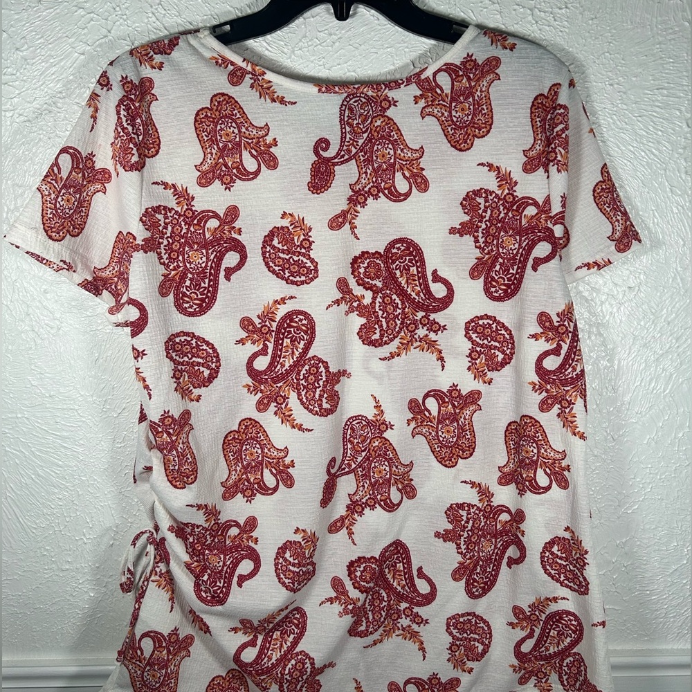COMO Short Sleeve Paisley Top with Side Gather PXL - Picture 3 of 8